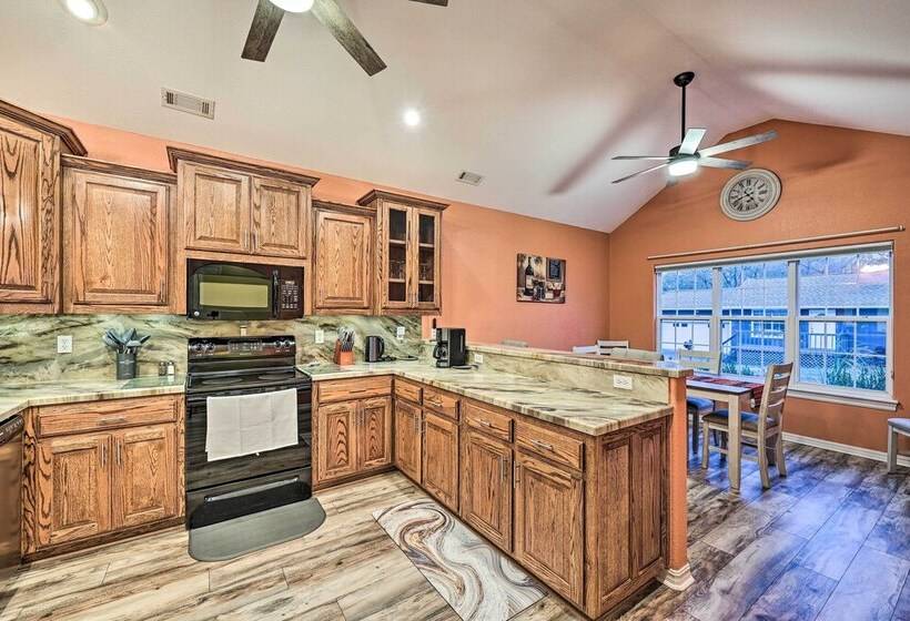 Bella Vista Home   2 Blocks To Bike & Hike!