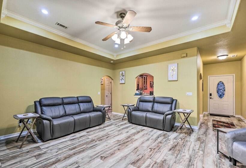 Bella Vista Home   2 Blocks To Bike & Hike!