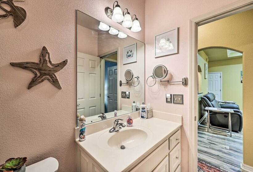 Bella Vista Home   2 Blocks To Bike & Hike!