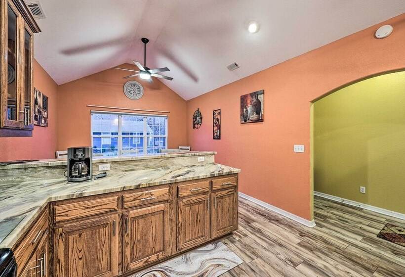 Bella Vista Home   2 Blocks To Bike & Hike!