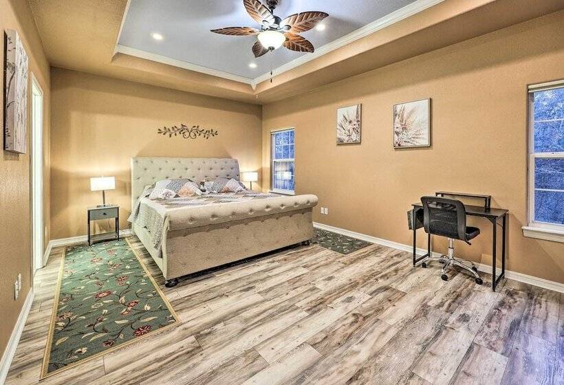 Bella Vista Home   2 Blocks To Bike & Hike!