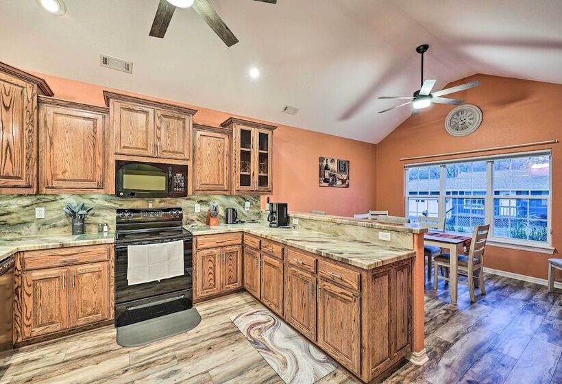 Bella Vista Home   2 Blocks To Bike & Hike!