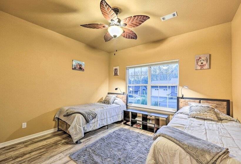 Bella Vista Home   2 Blocks To Bike & Hike!