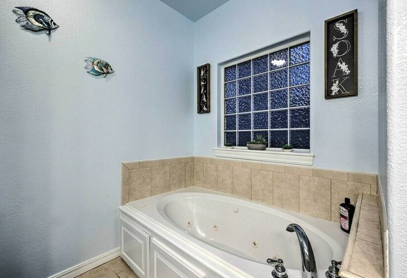 Bella Vista Home   2 Blocks To Bike & Hike!