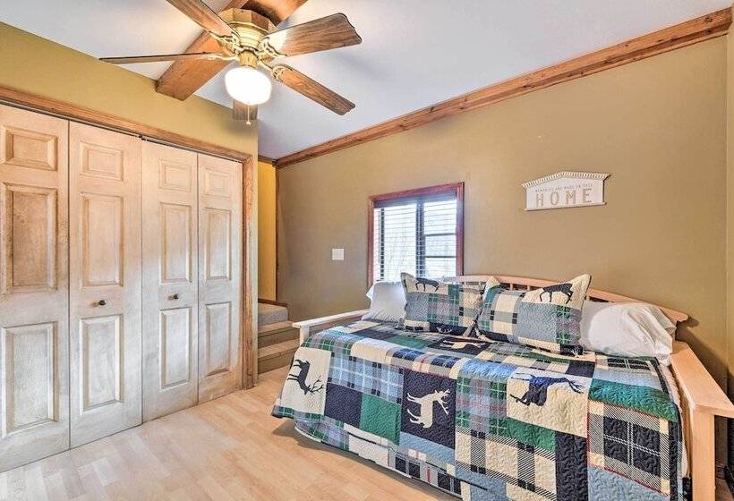 Best Location Maggie Valley Cabin W/ Hot Tub!