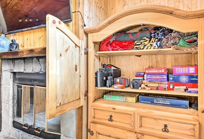 Best Location Maggie Valley Cabin W/ Hot Tub!