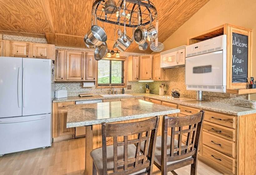 Best Location Maggie Valley Cabin W/ Hot Tub!