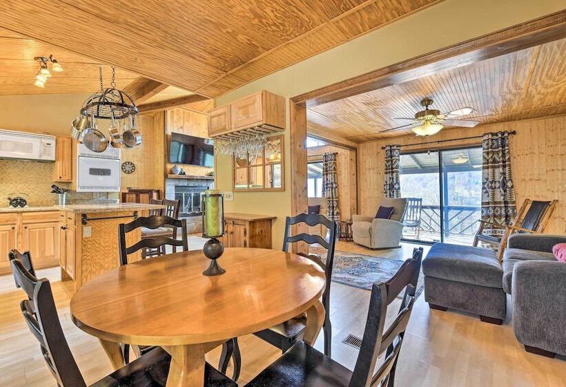 Best Location Maggie Valley Cabin W/ Hot Tub!