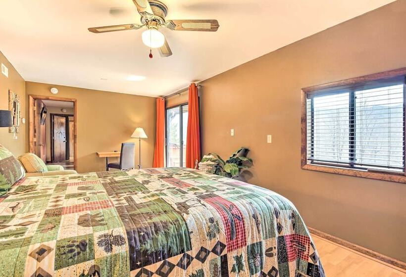 Best Location Maggie Valley Cabin W/ Hot Tub!