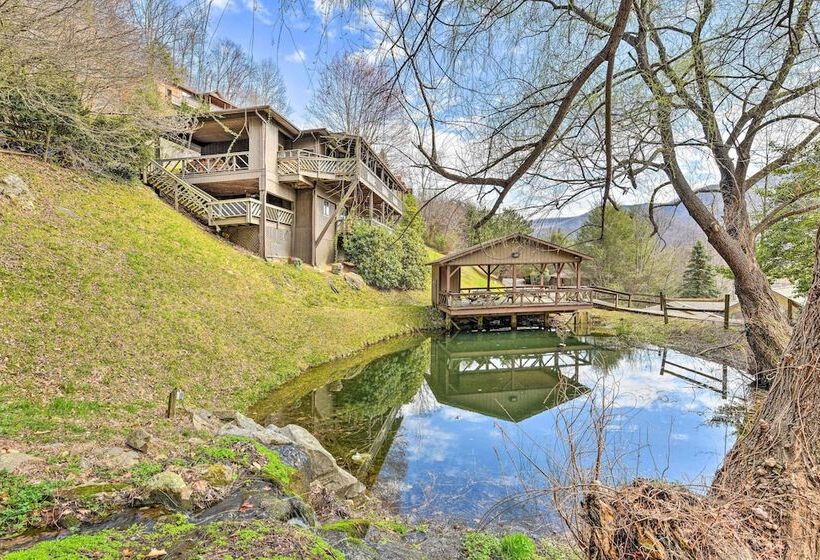 Best Location Maggie Valley Cabin W/ Hot Tub!