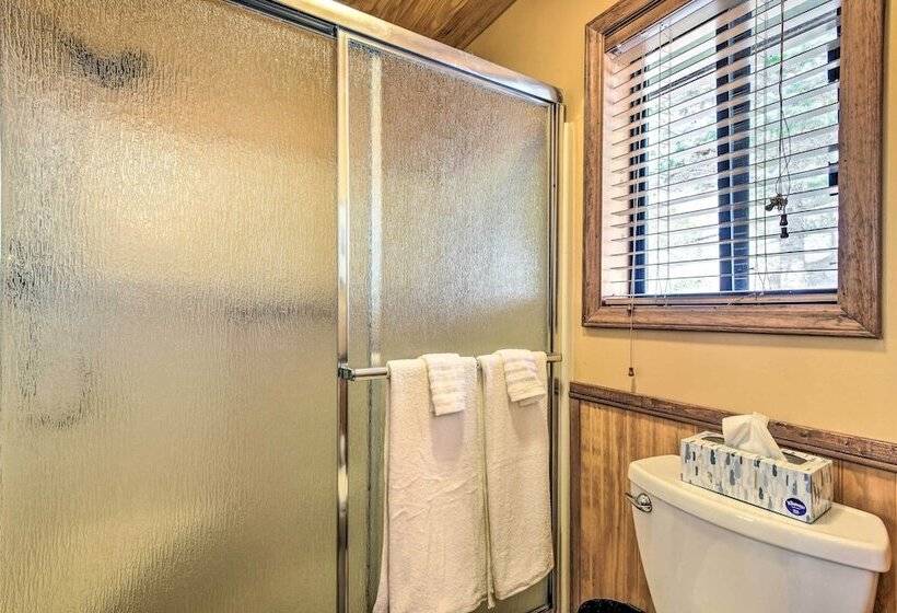 Best Location Maggie Valley Cabin W/ Hot Tub!