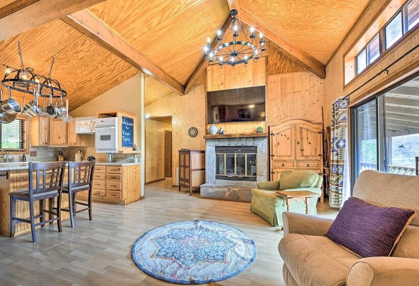 Best Location Maggie Valley Cabin W/ Hot Tub!