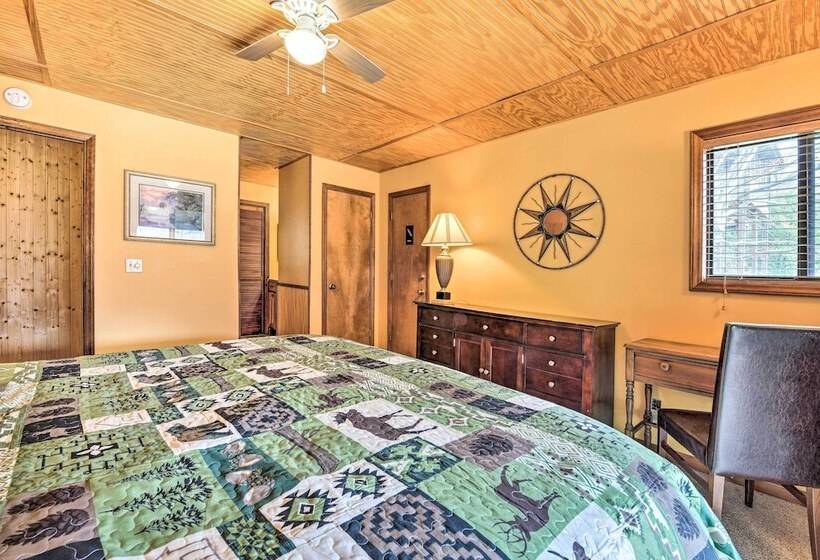 Best Location Maggie Valley Cabin W/ Hot Tub!