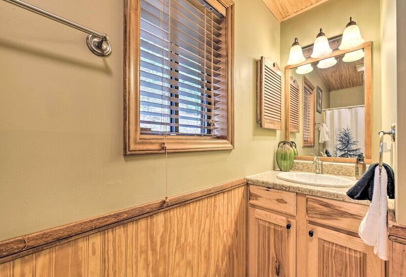 Best Location Maggie Valley Cabin W/ Hot Tub!