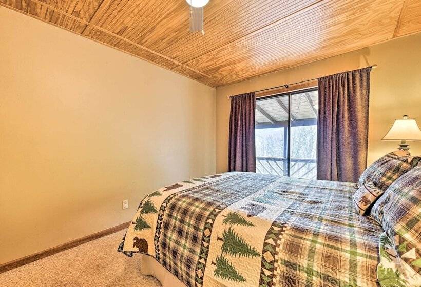 Best Location Maggie Valley Cabin W/ Hot Tub!