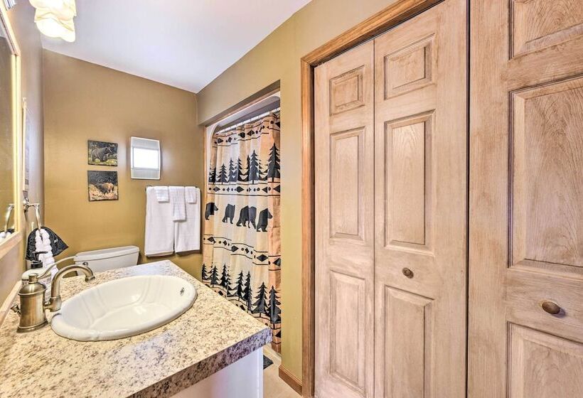 Best Location Maggie Valley Cabin W/ Hot Tub!