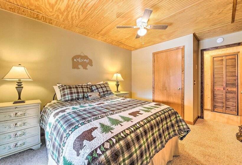 Best Location Maggie Valley Cabin W/ Hot Tub!