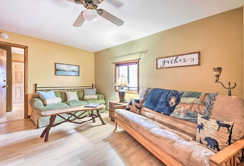 Best Location Maggie Valley Cabin W/ Hot Tub!