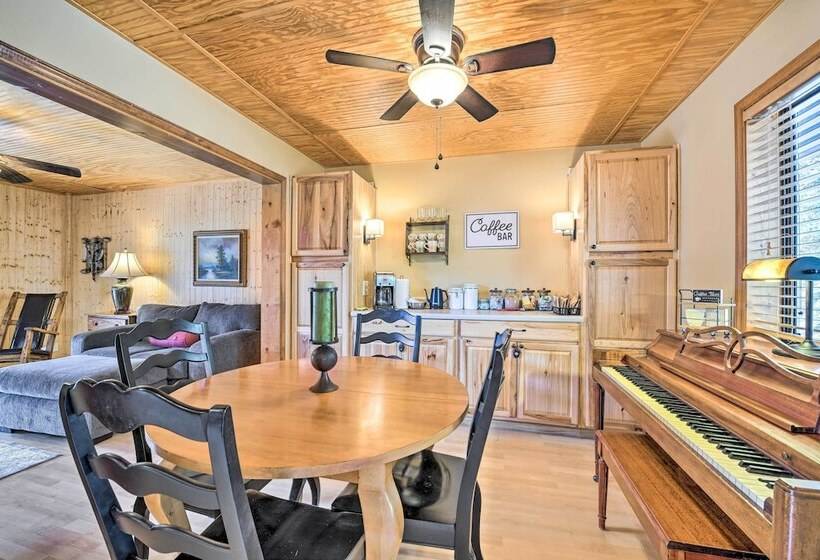 Best Location Maggie Valley Cabin W/ Hot Tub!