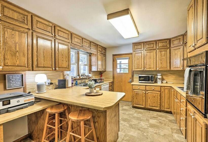 Blue Ridge Mountain Escape W/ Hot Tub, Grill!