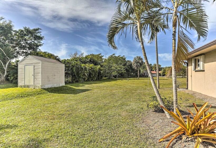 Bokeelia Retreat   Fishing Docks & Canals Nearby!