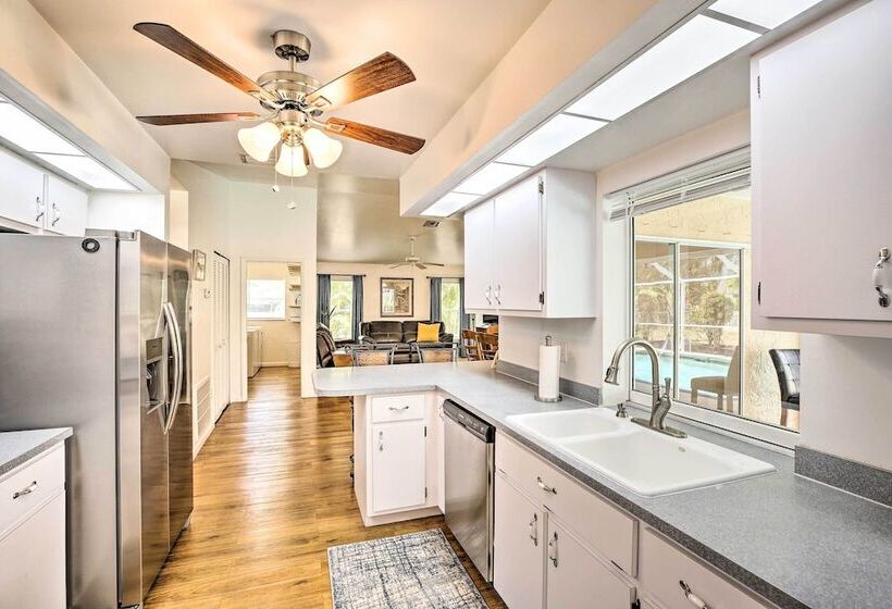 Breezy Cape Coral Oasis, Covered Lanai & Bbq
