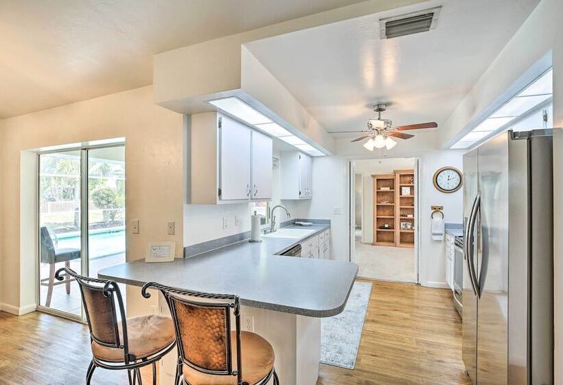 Breezy Cape Coral Oasis, Covered Lanai & Bbq