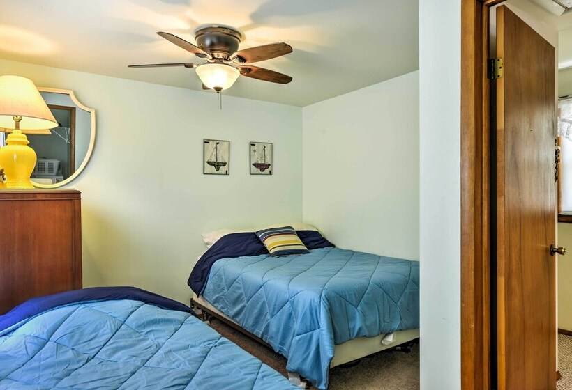 Breezy Ship Bottom House W/ Yard + Beach Access!