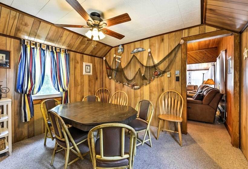 Breezy Ship Bottom House W/ Yard + Beach Access!