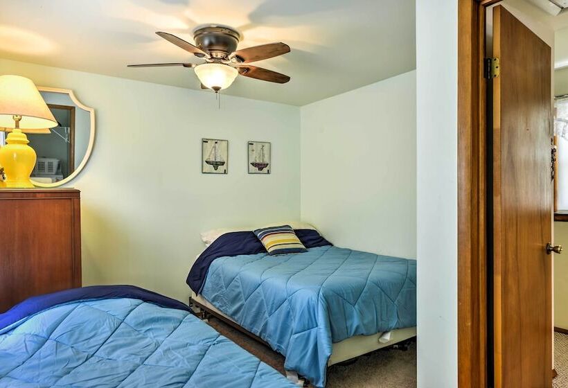 Breezy Ship Bottom House W/ Yard + Beach Access!