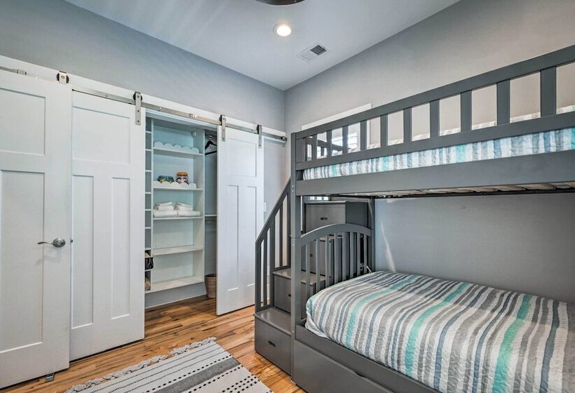 Bright Coastal Abode With Porch & Beach Access!