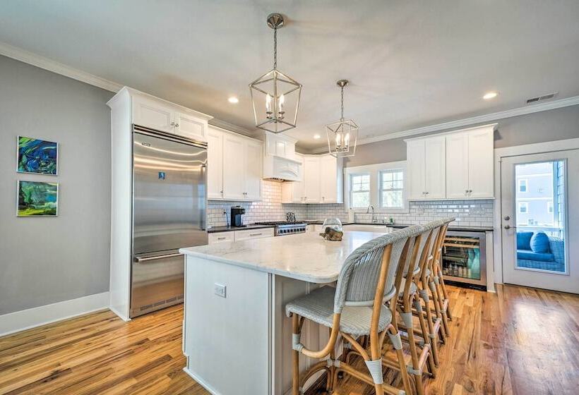 Bright Coastal Abode With Porch & Beach Access!
