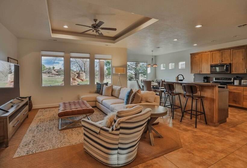 Zion Area Home W/ Scenic Views & Private Hot Tub!
