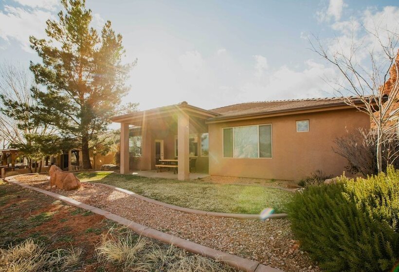 Zion Area Home W/ Scenic Views & Private Hot Tub!