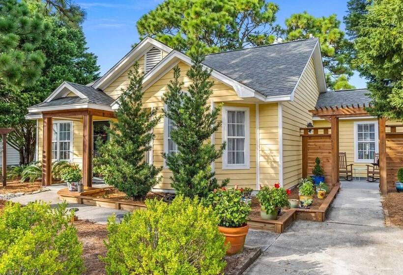 Peaceful Wilmington Home Near Beach & Downtown!