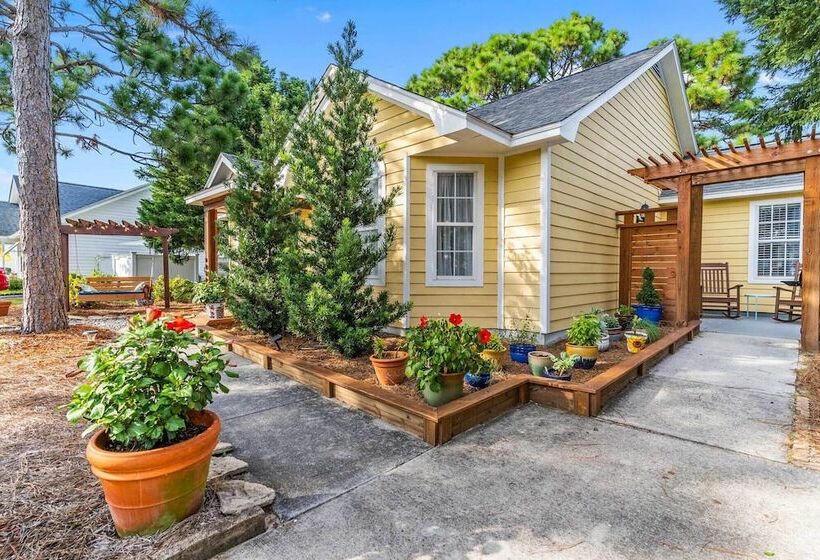 Peaceful Wilmington Home Near Beach & Downtown!
