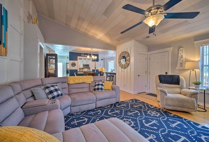 Peaceful Wilmington Home Near Beach & Downtown!