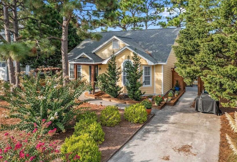 Peaceful Wilmington Home Near Beach & Downtown!