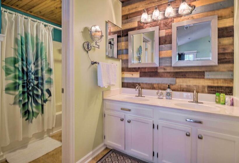 Peaceful Wilmington Home Near Beach & Downtown!