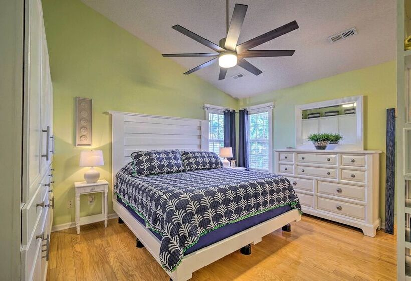 Peaceful Wilmington Home Near Beach & Downtown!