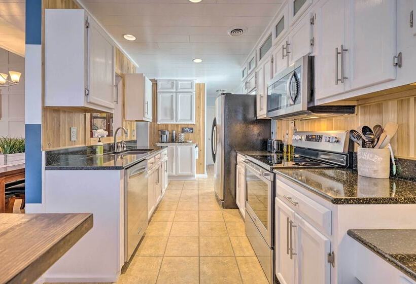 Peaceful Wilmington Home Near Beach & Downtown!