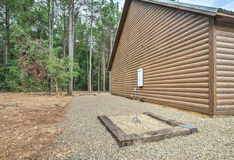Broken Bow Cabin W/ Covered Deck & Hot Tub!