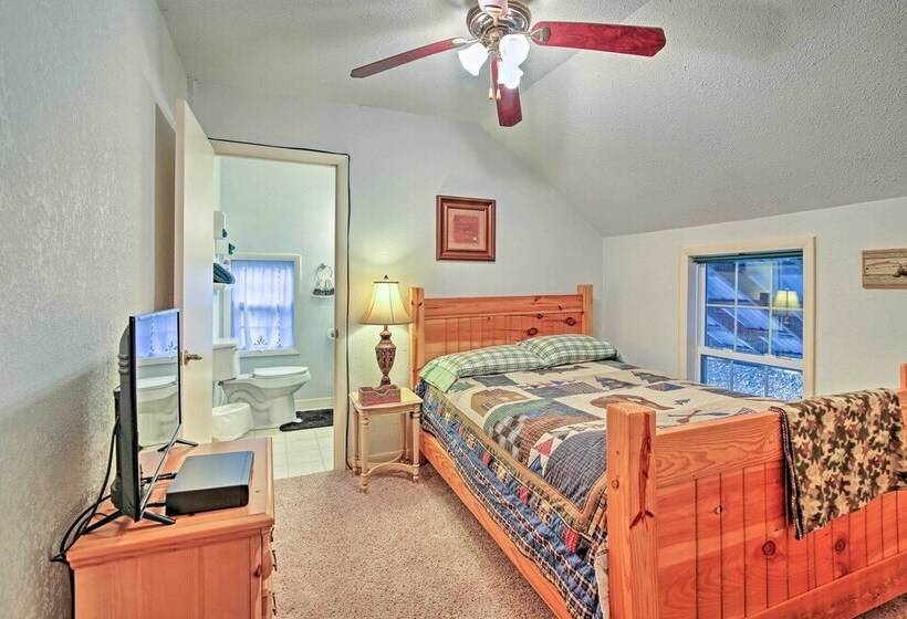 Bryson City Cottage W/ Hot Tub & Waterfall Views!