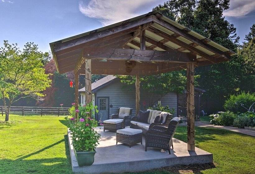 7 Mi To Downtown Morganton: Cabin W/ Fire Pit!