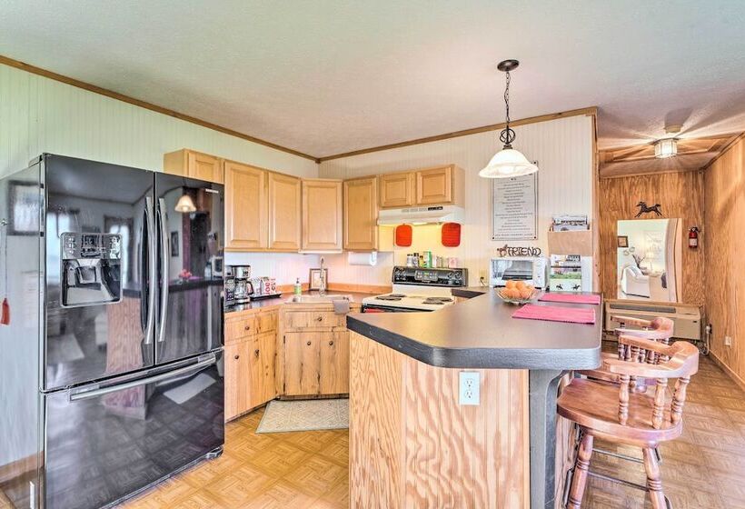 7 Mi To Downtown Morganton: Cabin W/ Fire Pit!