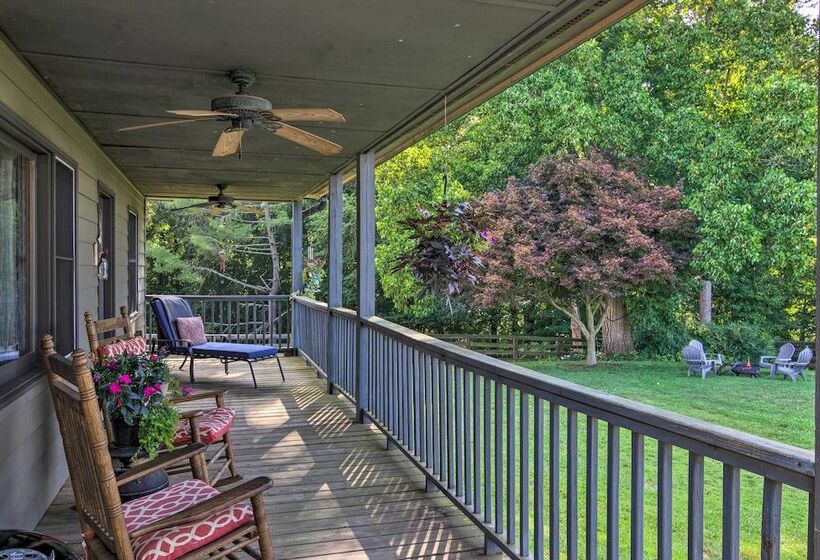 7 Mi To Downtown Morganton: Cabin W/ Fire Pit!