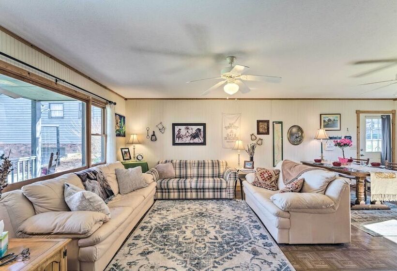 7 Mi To Downtown Morganton: Cabin W/ Fire Pit!