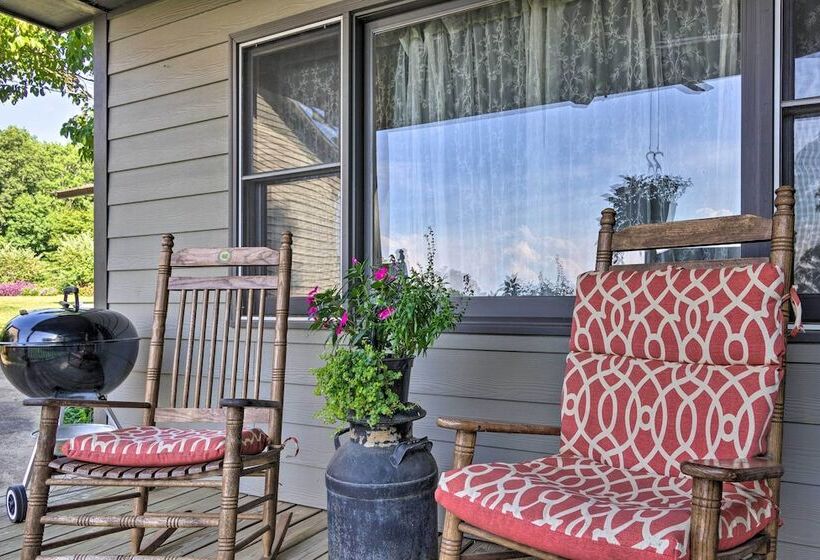 7 Mi To Downtown Morganton: Cabin W/ Fire Pit!