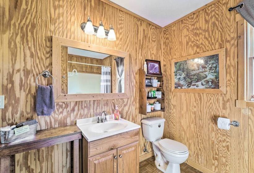 7 Mi To Downtown Morganton: Cabin W/ Fire Pit!