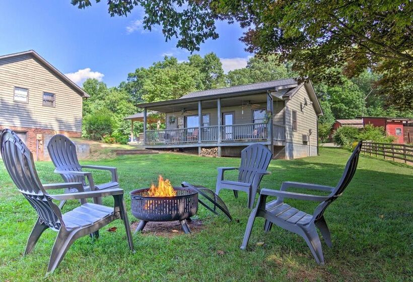 7 Mi To Downtown Morganton: Cabin W/ Fire Pit!